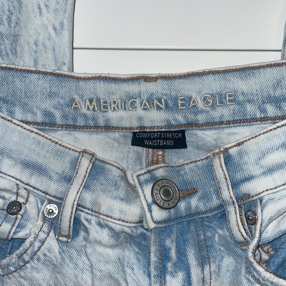 Light Wash Patched Ripped American Eagle 90’s Boyfriend Jeans - Picture 4 of 7